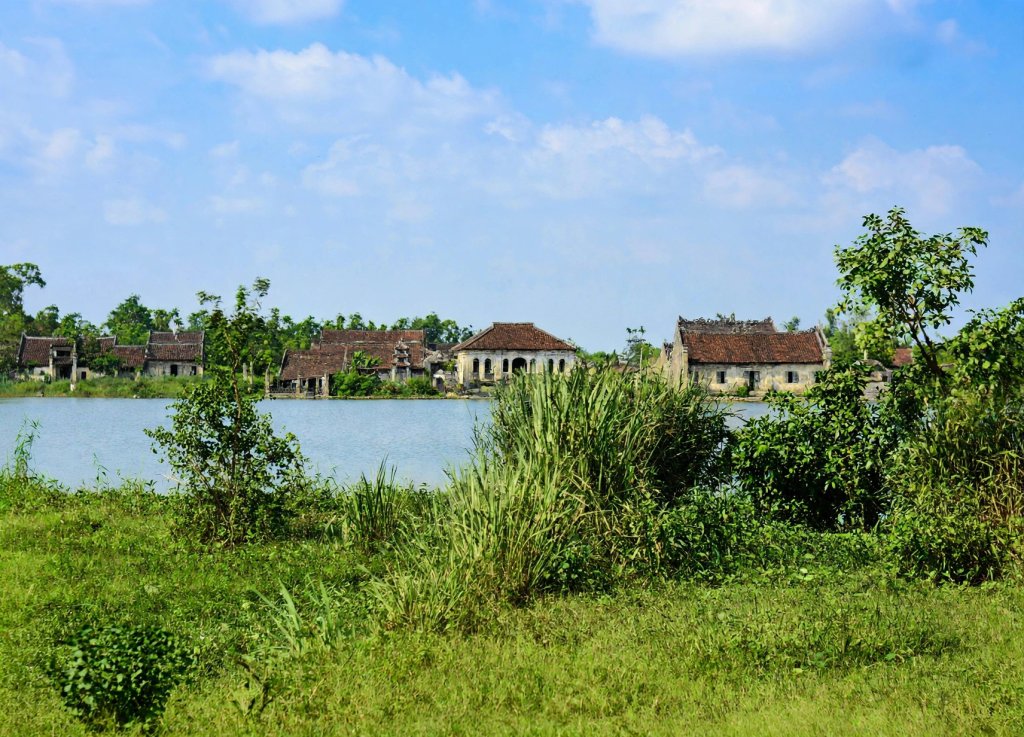 weathered_hanoi_lakefront.jpg