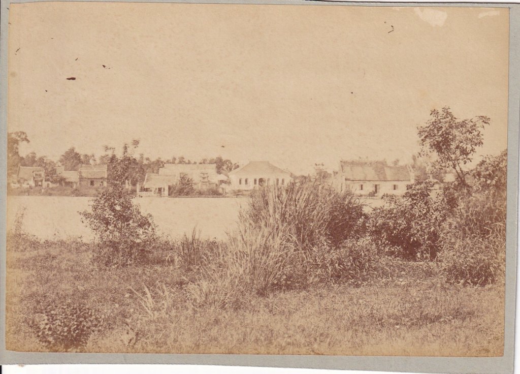 ven Hồ Gươm.jpg