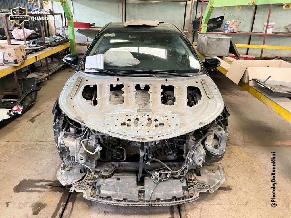 TOYOTA COROLLA ALTIS ĐEN - ĐÂM ĐẦU NỔ HẾT TÚI KHÍ (2).jpg