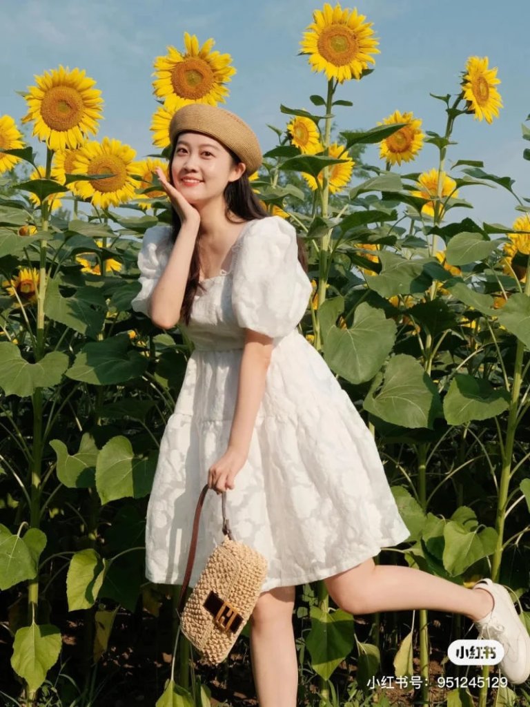 Bản sao chup-anh-voi-hoa-huong-duong-mac-gi__8__e041207ca3dd4ebbbbf79f2331fab959.jpg-2.jpg