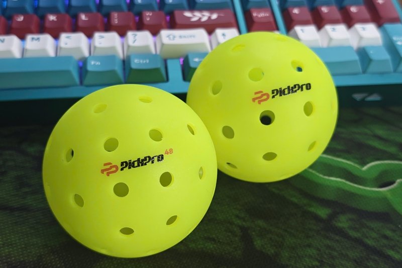 review-bong-pickleball-ball (4).jpg