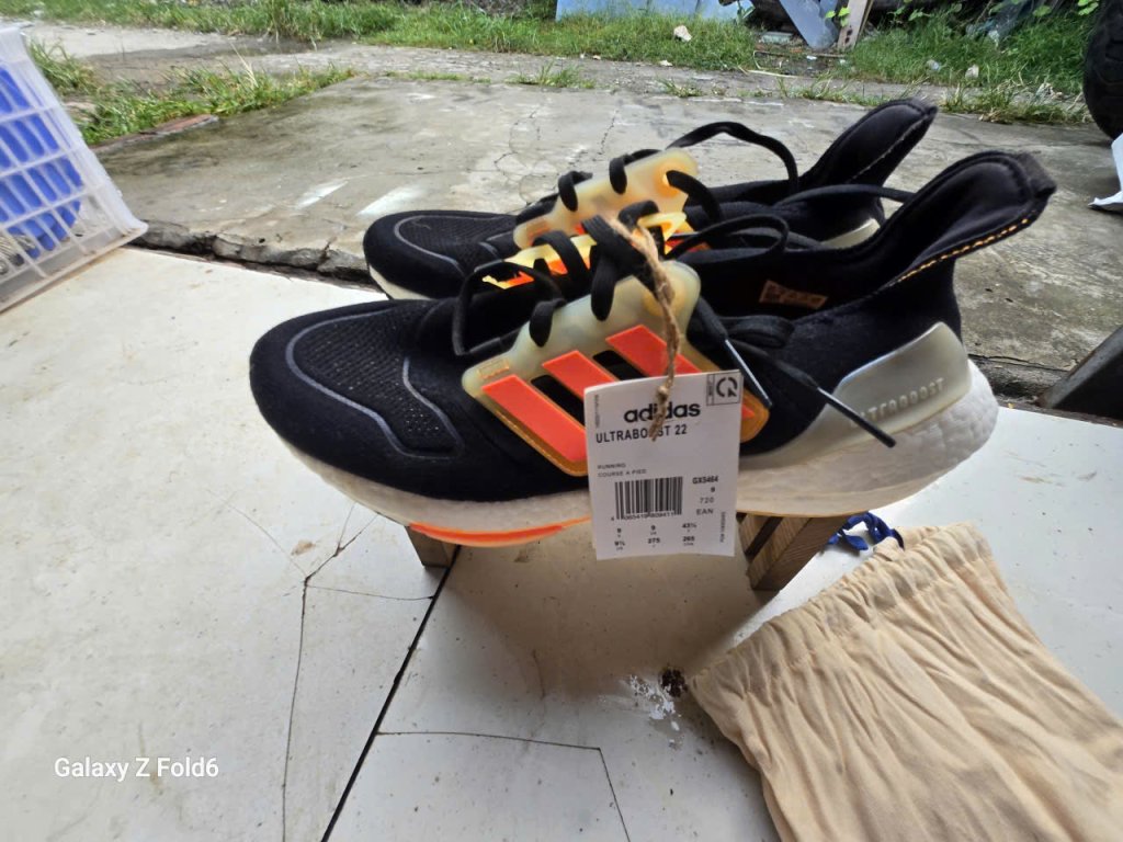 Giầy ultraBoot đên 1.jpg