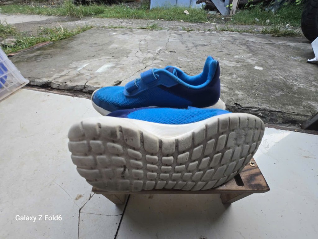 Giầy adidas 2.jpg