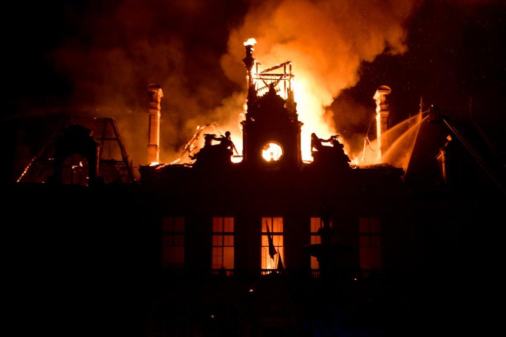 protesters-set-fire-to-limoges-town-hall-as-unrest-sweeps-france-3230523_20261017234052.jpg