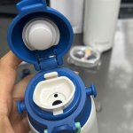 Bình giữ nhiệt có quai xách và trang trí ngộ nghĩnh 350ml LocknLock LHC328316.jpg