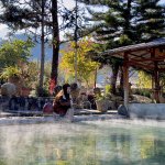 suoi-khoang-nong-ngoc-chien-dang-la-diem-den-hot-nhat-son-la-1.jpg