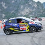 8 Thi dau 24.jpg