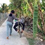 Lai chồng xỉn về nhà.jpeg