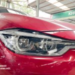BMW320i 2015 ĐỎ - VỠ ĐÈN PHA PHỤ MÓP CẢN TRƯỚC BÊN PHỤ quangduc khaiphuchoi (3).jpg