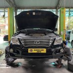 Lexus LX570 bảo dưỡng thay má phanh, piston khaiphuchoi (2).jpg
