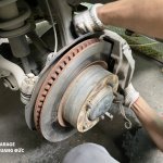 Lexus LX570 bảo dưỡng thay má phanh, piston khaiphuchoi (10).jpg