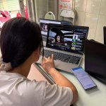 khach-hang-nu-trai-nghiem-laptop-dell-latitude-5510-tai-laptopdt (1).jpg