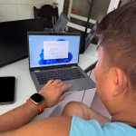 khach-hang-test-dell-latitude-5320-tai-laptopdt-thanh-xuan.jpg