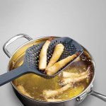 Muôi thủng Scoop™ Plus Black Colander Joseph Joseph 100662.jpg